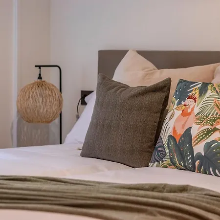 New! Lovely 4-bedroom Loft In Apartment