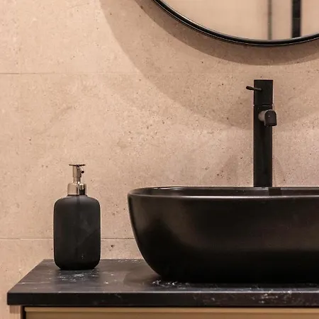 New! Lovely 4-bedroom Loft In Apartment