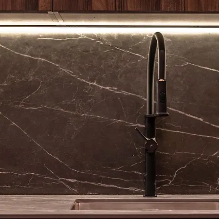 New! Lovely 4-bedroom Loft In דירה בילבאו