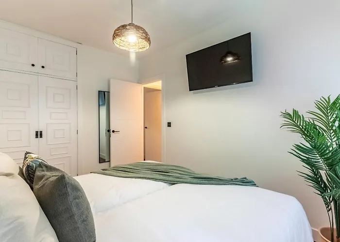 New! Lovely 4-bedroom Loft In Apartamento Bilbau