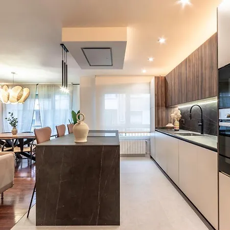 New! Lovely 4-bedroom Loft In Lägenhet *