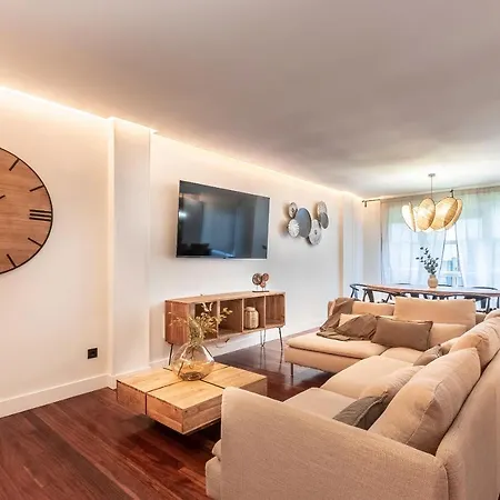 New! Lovely 4-bedroom Loft In Διαμέρισμα