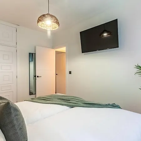 New! Lovely 4-bedroom Loft In Lägenhet Bilbao