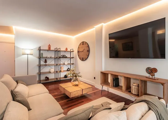 New! Lovely 4-bedroom Loft In דירה