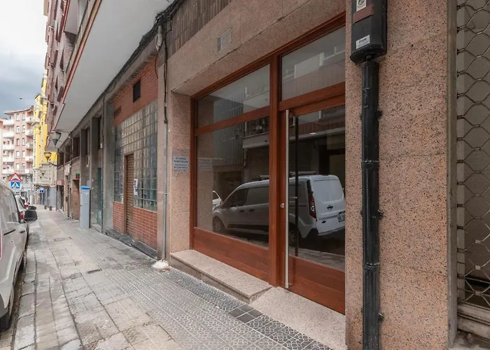 New! Lovely 4-bedroom Loft In * בילבאו