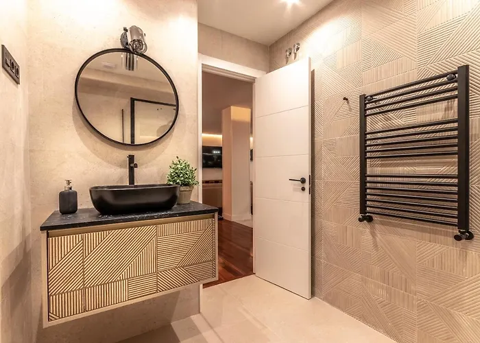 New! Lovely 4-bedroom Loft In דירה