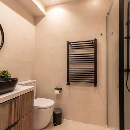 New! Lovely 4-bedroom Loft In דירה *